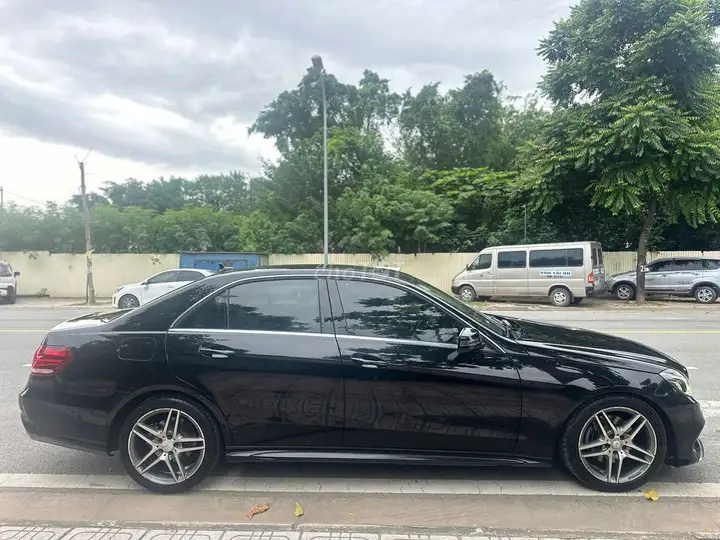 Mercedes-Benz E250 AMG 2015 черный