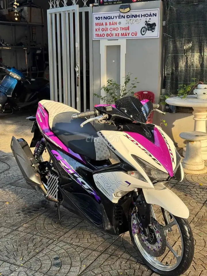 Yamaha NVX 155 ABS бело-фиолетово-черный