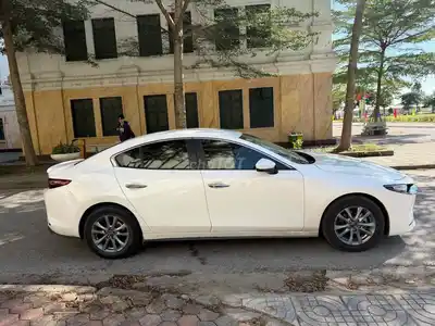 Mazda 3 Luxury 2023 Белая 75 000 км