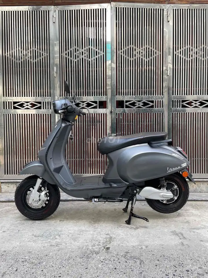 Электроскутер Vespa AlLy 2025 серый