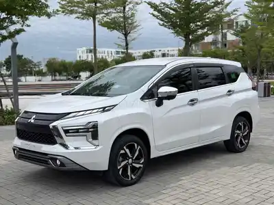 Mitsubishi Xpander Premium 2023 белый 75000 км
