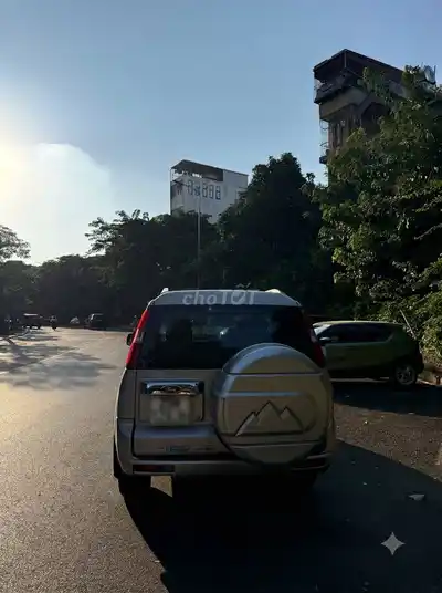 Ford Everest Limited 2.5L 4x2 AT 2011