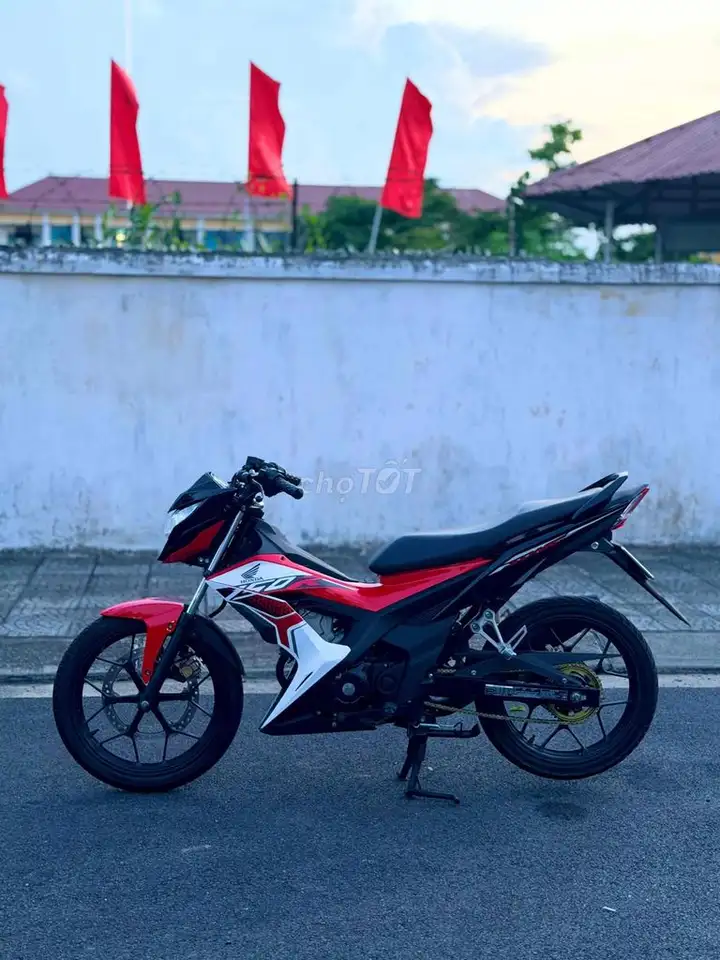 Honda Sonic Красно-черно-белый