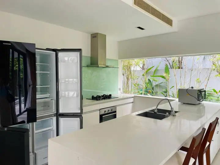 Аренда виллы 3 этажа, 3 спальни, 650 м²
