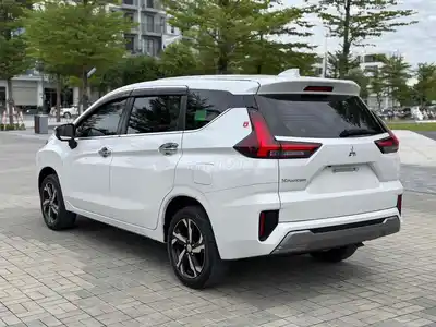 Mitsubishi Xpander Premium 2023 белый 75000 км