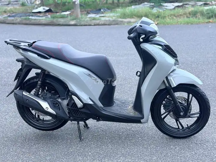 Honda SH 2018 «Серый цемент», номер 43, я собственник