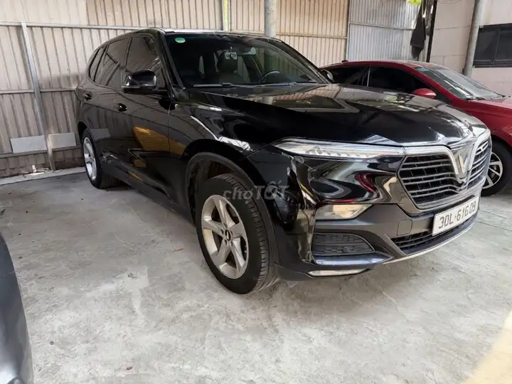 VinFast Lux SA 2.0 Base 2.0 AT 2020
