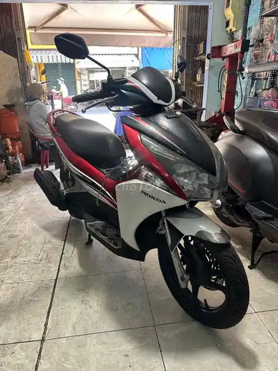 Honda Air Blade красно-бело-черный