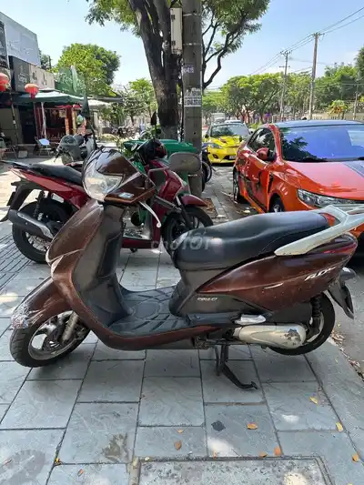 Honda Lead Fi с оригинальным кольцом.
