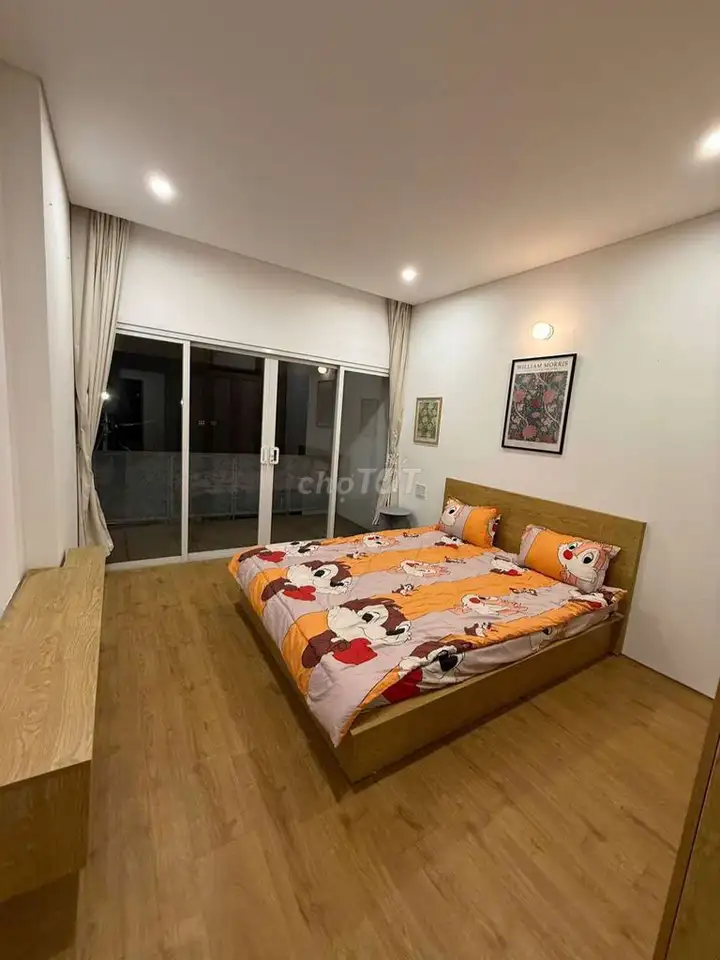 Красивый дом в Хоа Минь, 3 спальни, 4 санузла, недорого