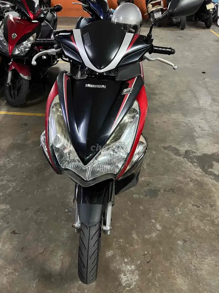 Honda Air Blade 2011 черно-красный