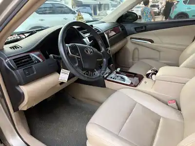 Toyota Camry 2.0 E желтый песок 90 000 км