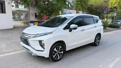 Mitsubishi Xpander 2019 7 мест Автомат Белый