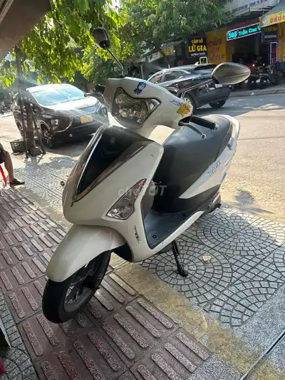 Белый скутер Acruzo Vietnam