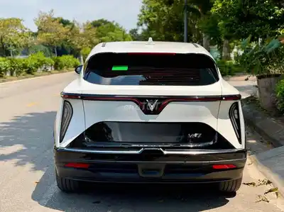 VinFast VF7 Eco 2026, белый, 4700 км
