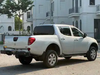 Mitsubishi Triton Серебристый МКПП Импортный