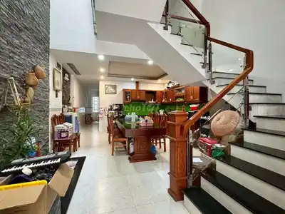 Новый красивый 3-этажный дом на улице Доан Кхуе, Нам Вьет А