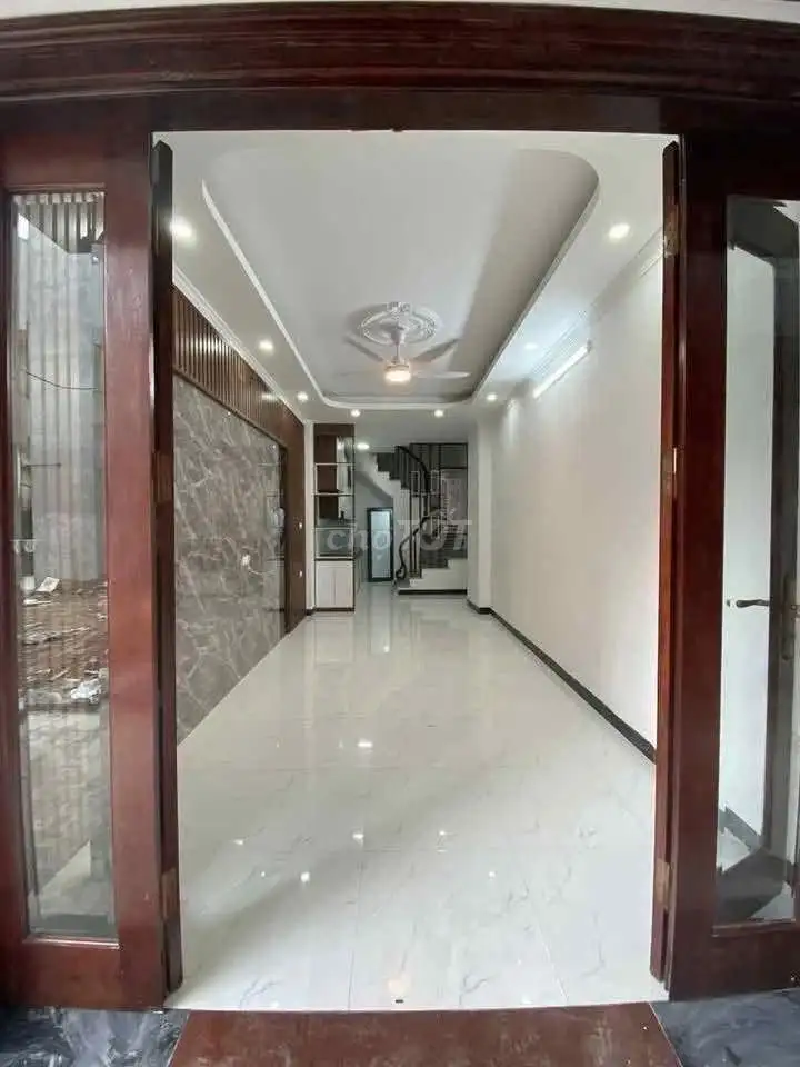 Nhà mới Thạch Bàn 31m 5 tầng 3PN gần Aeon, ô tô đỗ ngày đêm