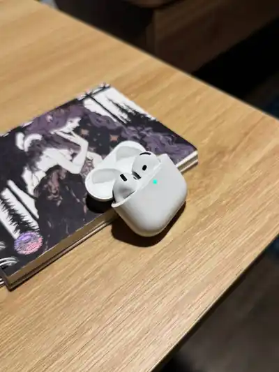 Apple AirPods 4 (USB-C)