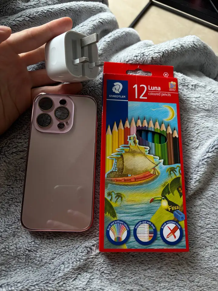 Шлем LS2 Storm II, зарядный блок Apple, сковородка, чехлы, карандаши, куст, чайный гриб