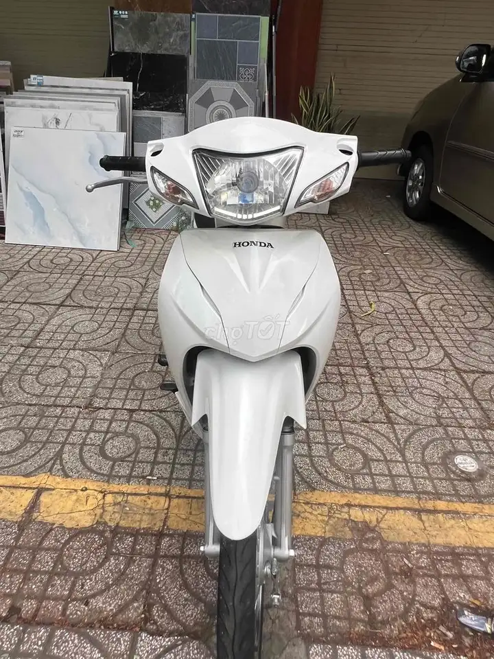 Honda Wave Alpha белый, полуавтомат