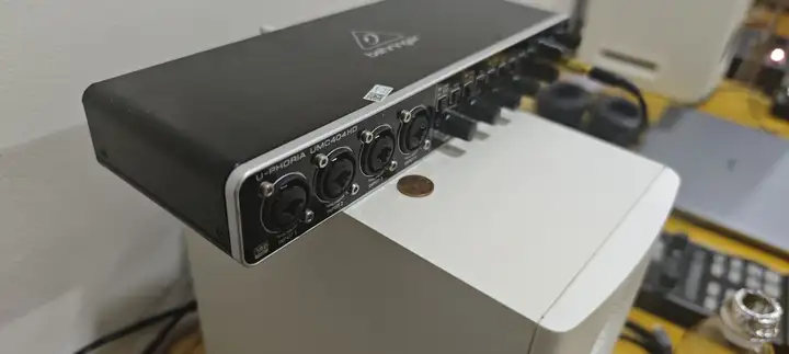 Звуковая карта Behringer UMC404HD