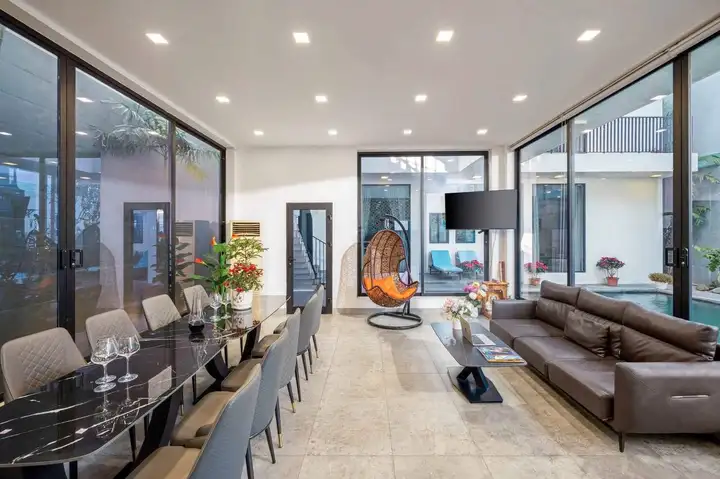 Вилла 3 этажа, 9 спален, 300 м²