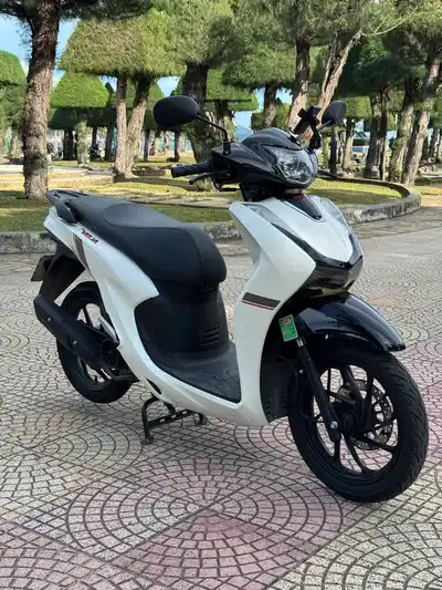 Velia 50 2025