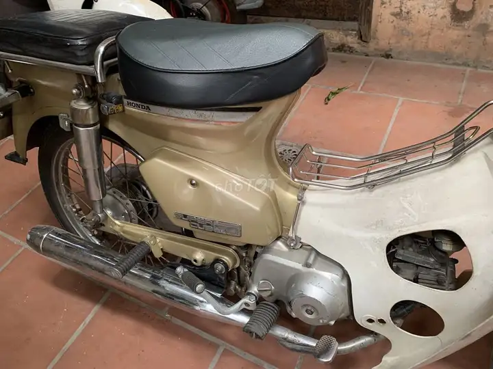 Honda Cub 82 50cc с электростартером, золотой декор, не полностью оригинал
