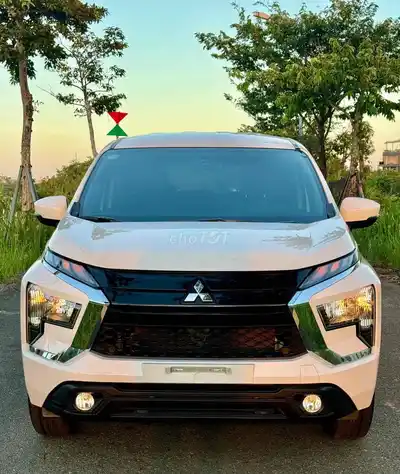 Mitsubishi Xpander 2026 AT. Пробег 25 тыс. км. Белый