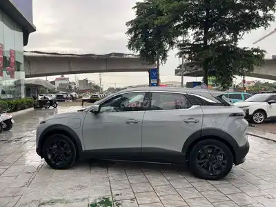 VinFast VF6 Plus 2026 Серый интерьер Коричневый мокко