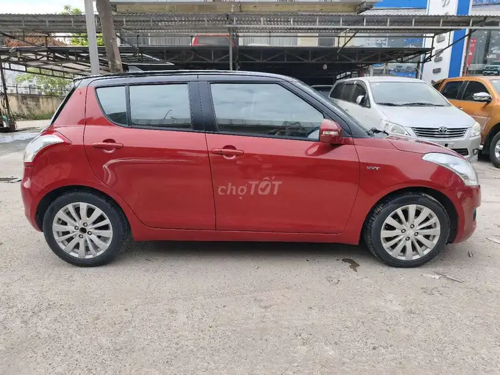 Suzuki Swift 1.4AT 2015 Красный 90000 км