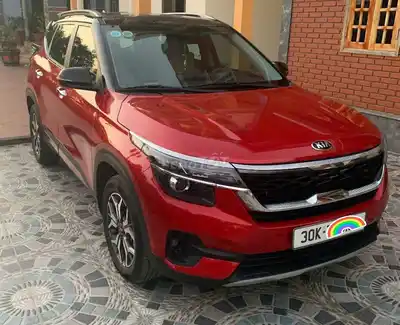 Kia Seltos Luxury 5 мест красного цвета