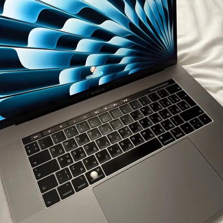 MacBook Pro i9 15" 32/512