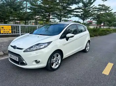 Ford Fiesta, белый, автомат, 5 мест