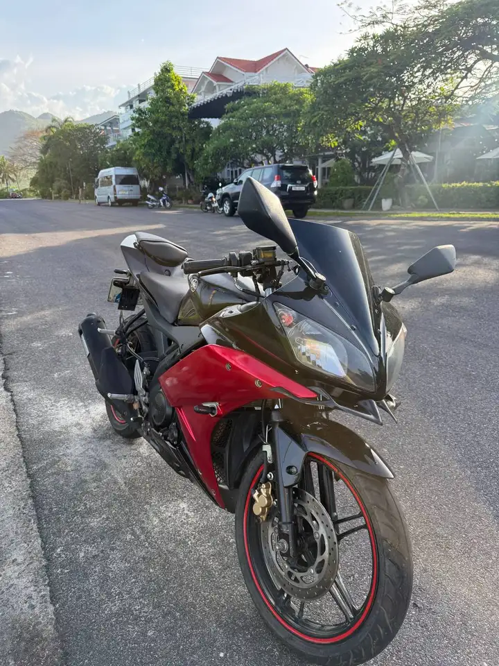 Yamaha R15 V2
