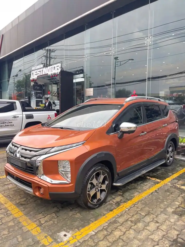 Mitsubishi Xpander Cross 2021 - 4 с чем-то донгов - торг умерен