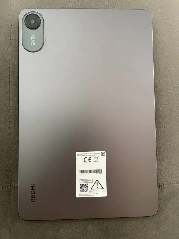 Xiaomi Redmi Pad 2 с чехлом