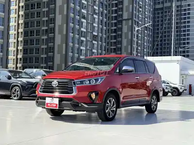 TOYOTA INNOVA 2.0G 2023 - Специальная версия Venturer