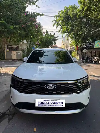 Белые скольжения Ford Territory Titanium 2025 года протяженностью 5000 км