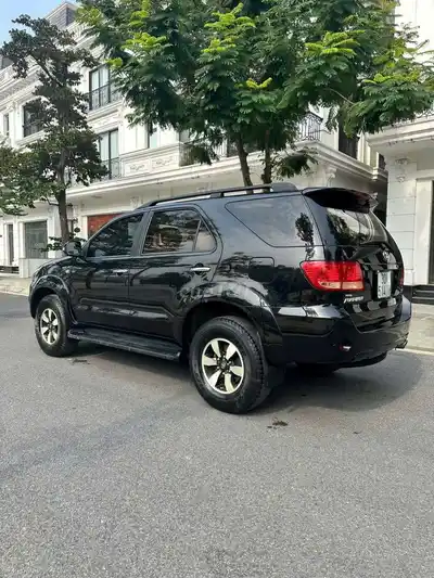Toyota Fortuner бензин автомат чёрный 7 мест