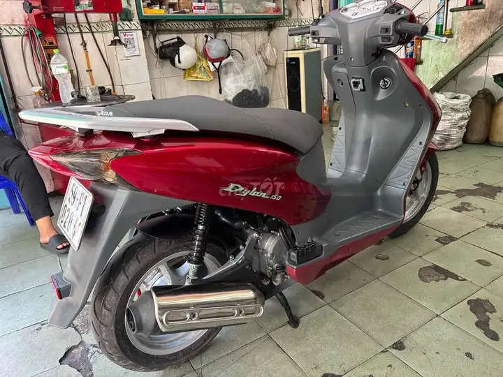 Honda Dylan 150, красный, скутер