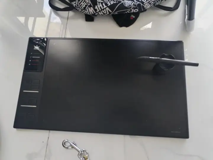 Мольберт-тренога, багажник, поводок, Bluetooth Car Charger, графический планшет Huion WH1409, картины