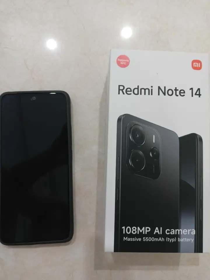 Redmi Note 14, этажерка, стол, стул