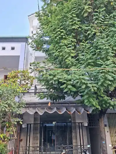 Таунхаус с фасадной частью на Хоа Минь, Лиентьеу, 3 этажа, 90 м²