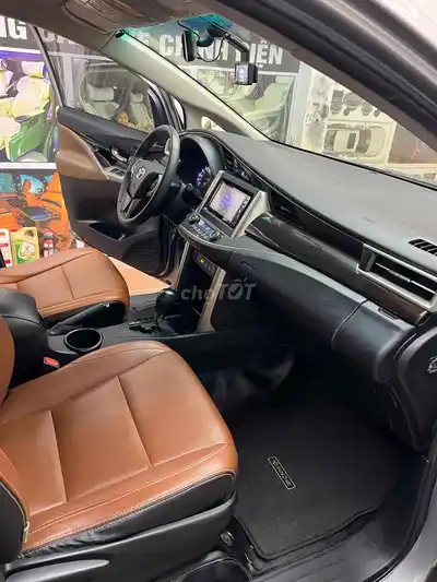 Toyota Innova G 2018 механика серебристая 7 мест