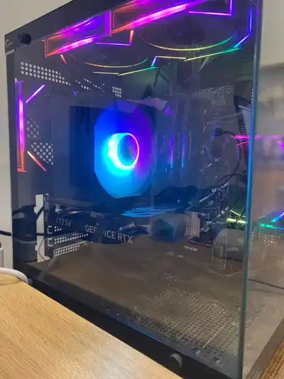 Игровой/рабочий сетап: ПК Intel i5-12400F, RTX 4060, монитор AOC, стол с электроприводом