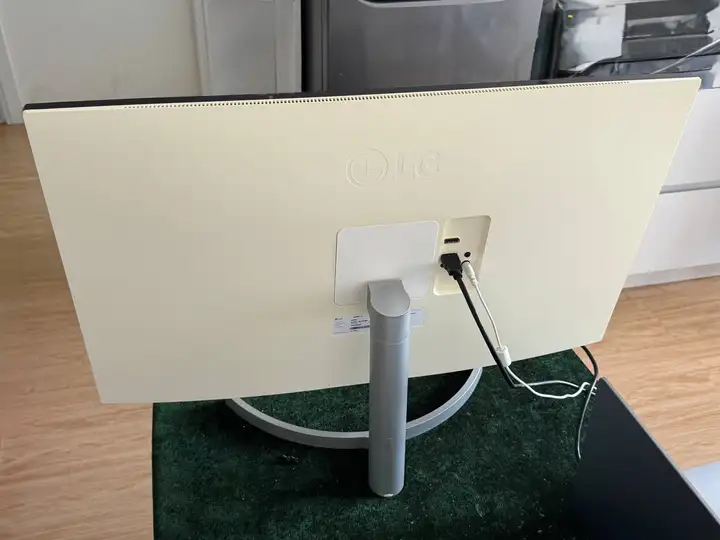 Монитор LG 32UN500-W 31.5" 4K UHD