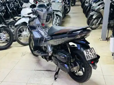 Мотосалон Thịnh Phát - Honda Air Blade 150 ABS серо-черный