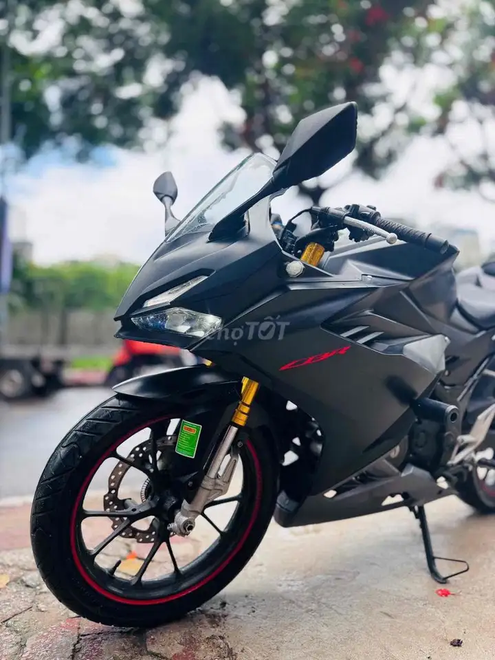 Honda CBR 150 ABS 2023, черный, отличное состояние
